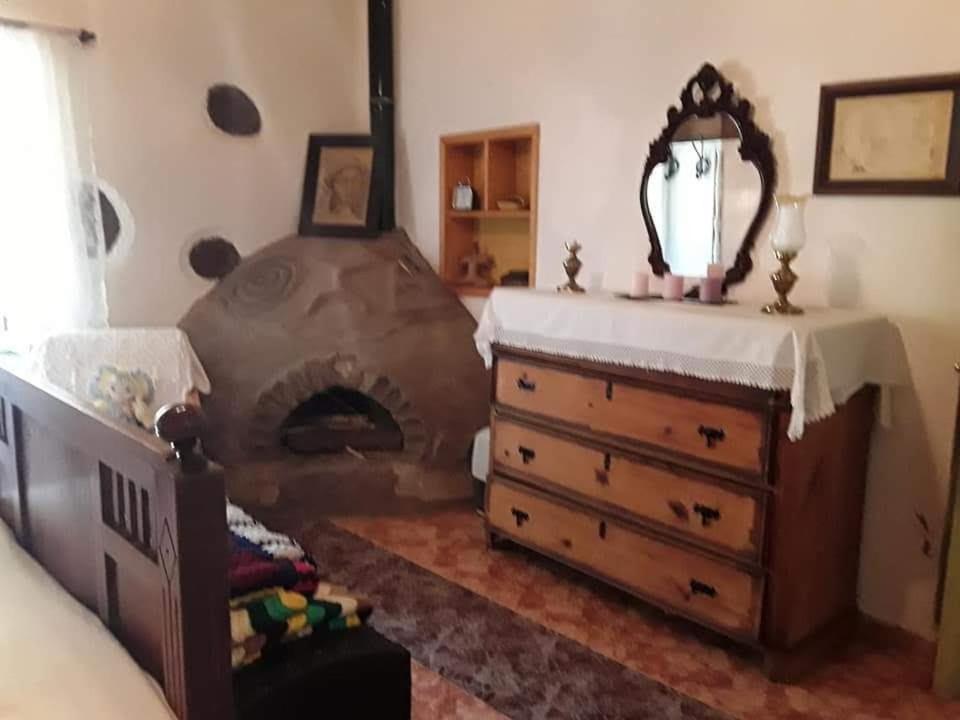 Ecoartejeda Cave House Guest House ภายนอก รูปภาพ
